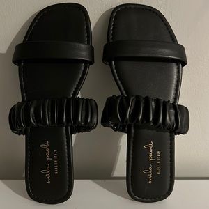 Mila Paoli black leather slides size 7 never worn!